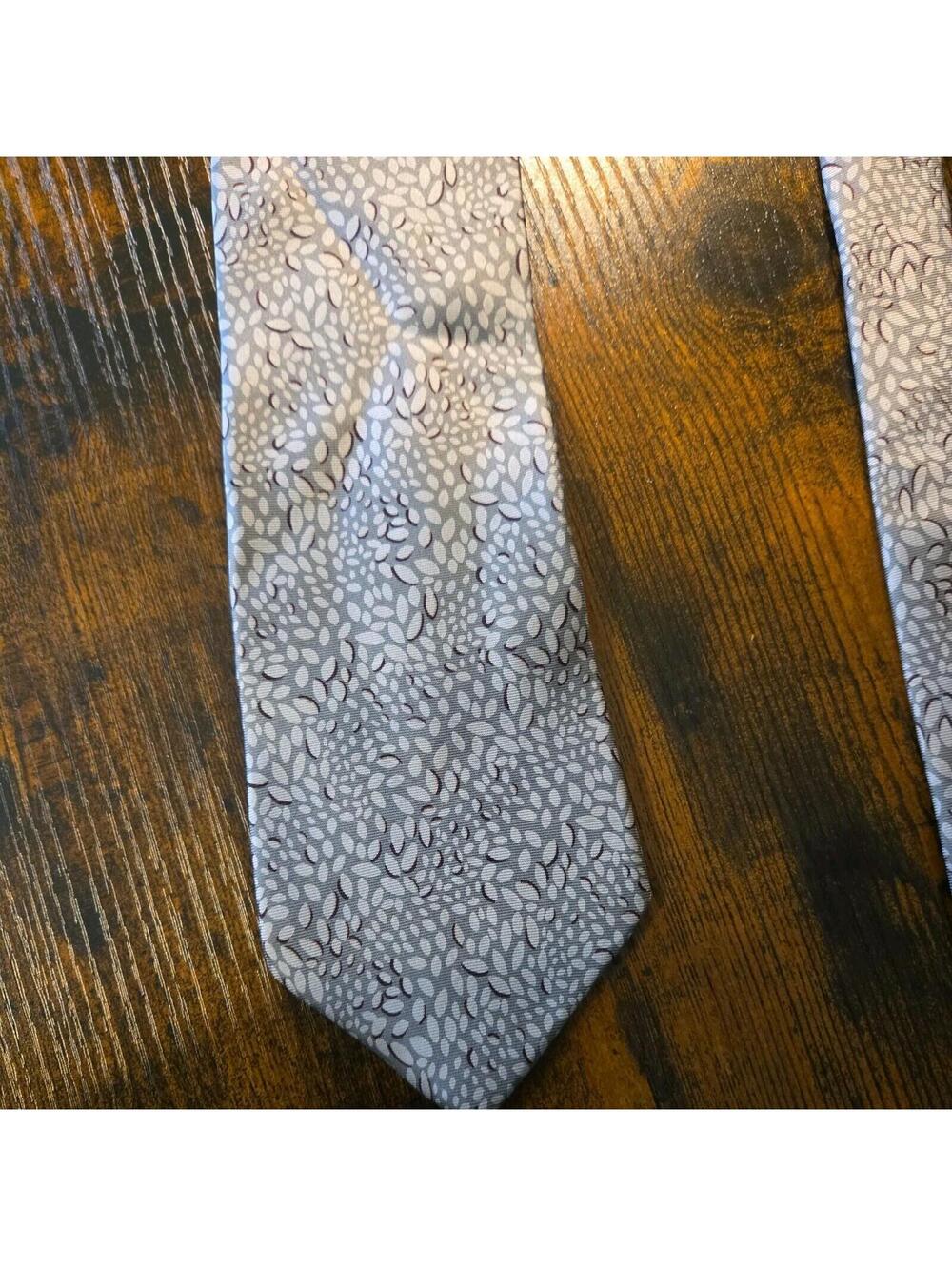 Strathmore 100% Silk Tie Gray Fabric Imported From Italy